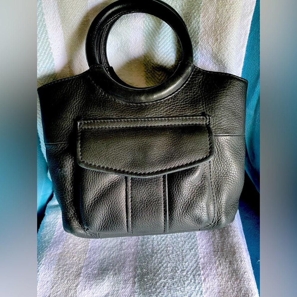 Fossil Black Leather Ring handle purse 75082

Excellent condition